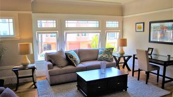 Smart TV, fireplace, DVD player, stereo