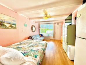 Iron/ironing board, WiFi, bed sheets