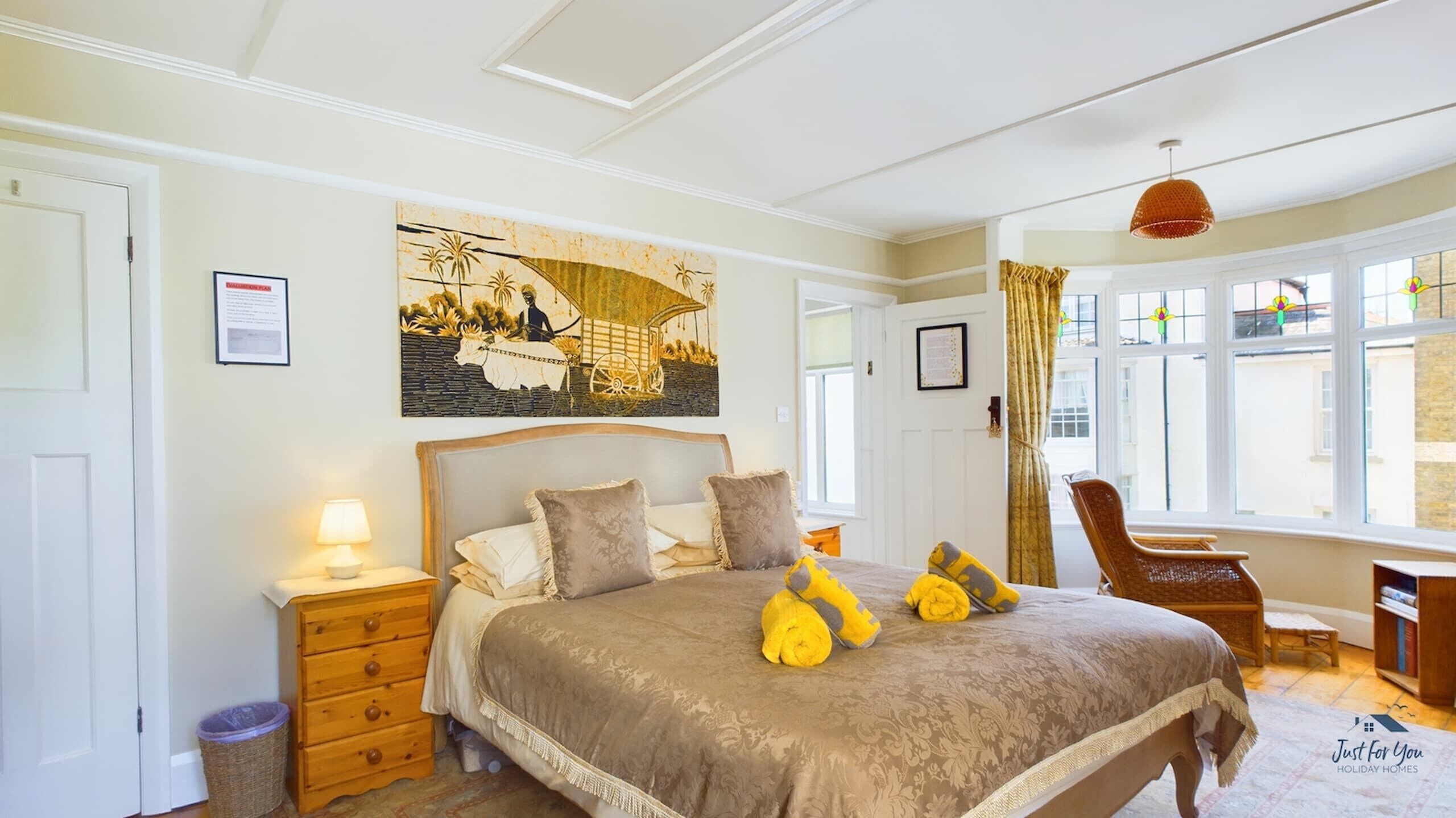 3 bedrooms, iron/ironing board, free WiFi, bed sheets