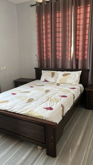 7 soverom, skrivebord, strykejern/-brett og wi-fi (inkludert)