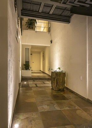 Télévision à écran plat, Netflix, films à la carte