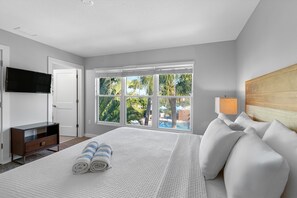 3 bedrooms, iron/ironing board, Internet, bed sheets - Escape Casey Key Hotel & Marina - Deluxe 3 Bedroom 3 Bath Villa 2 K 1 Q  1 (Nokomis)