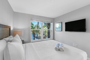 3 bedrooms, iron/ironing board, Internet, bed sheets - Escape Casey Key Hotel & Marina - Deluxe 3 Bedroom 3 Bath Villa 2 K 1 Q  1 (Nokomis)