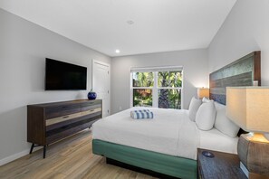 3 habitaciones, tabla de planchar con plancha, internet y ropa de cama