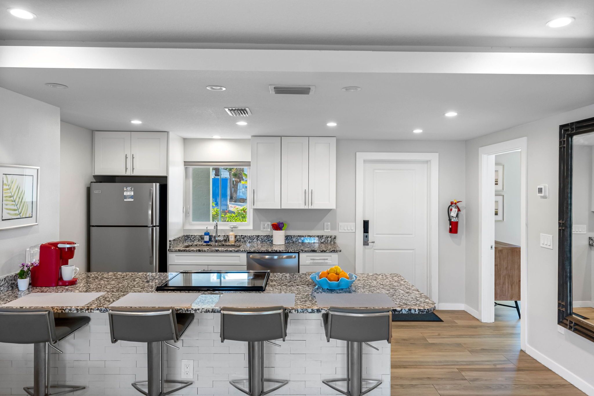 Refrigerador, microondas, horno, placa de cocina