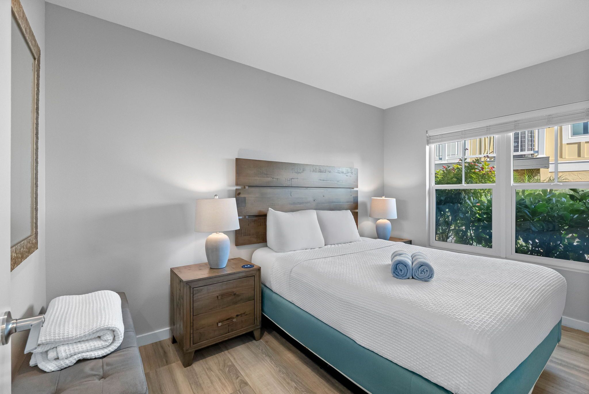 2 bedrooms, iron/ironing board, internet, bed sheets