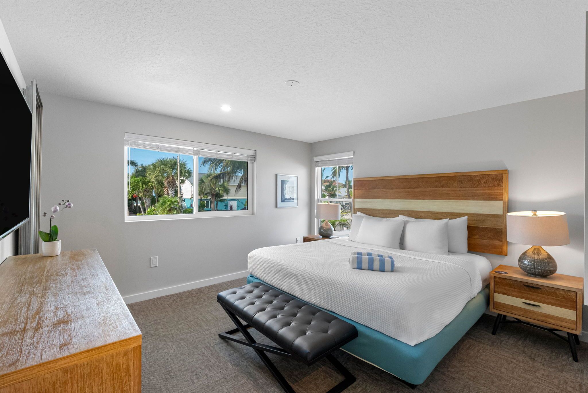 2 多间卧室、熨斗/熨衣板、上网接入、床单