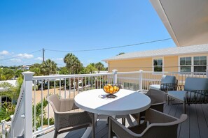 Outdoor dining - 2 Bedroom/2 Bath Villa (Second Level) - Unit 6 (Nokomis)