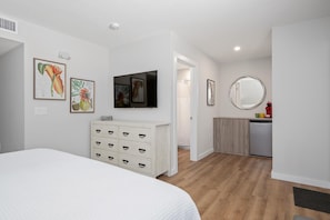 2 slaapkamers, een strijkplank/strijkijzer, internet, beddengoed