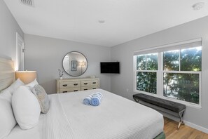 2 bedrooms, iron/ironing board, Internet, bed sheets