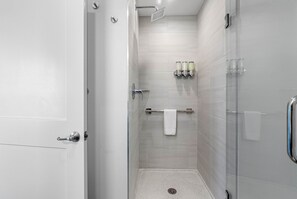 Hårføner og håndklær