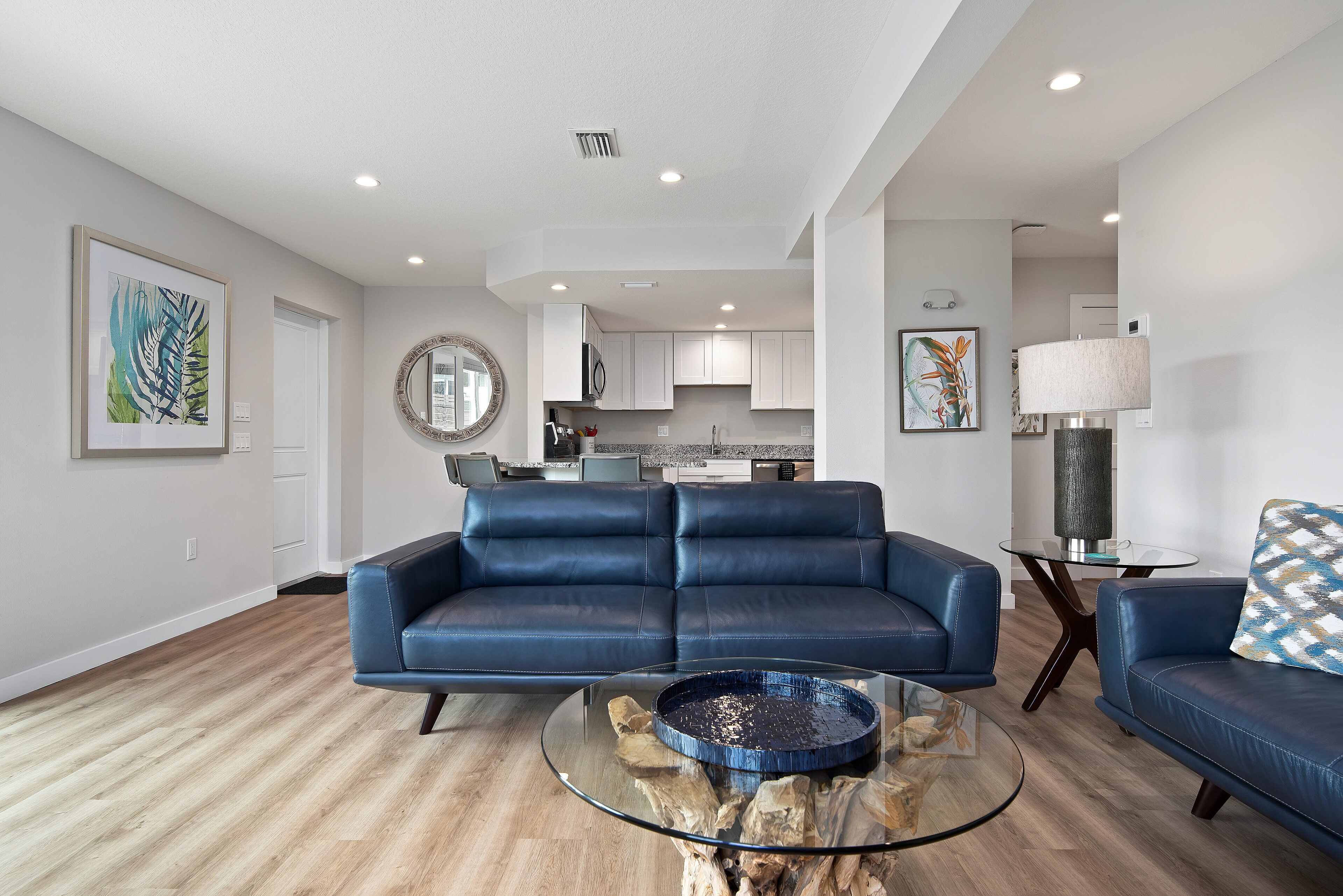 Een televisie en boeken