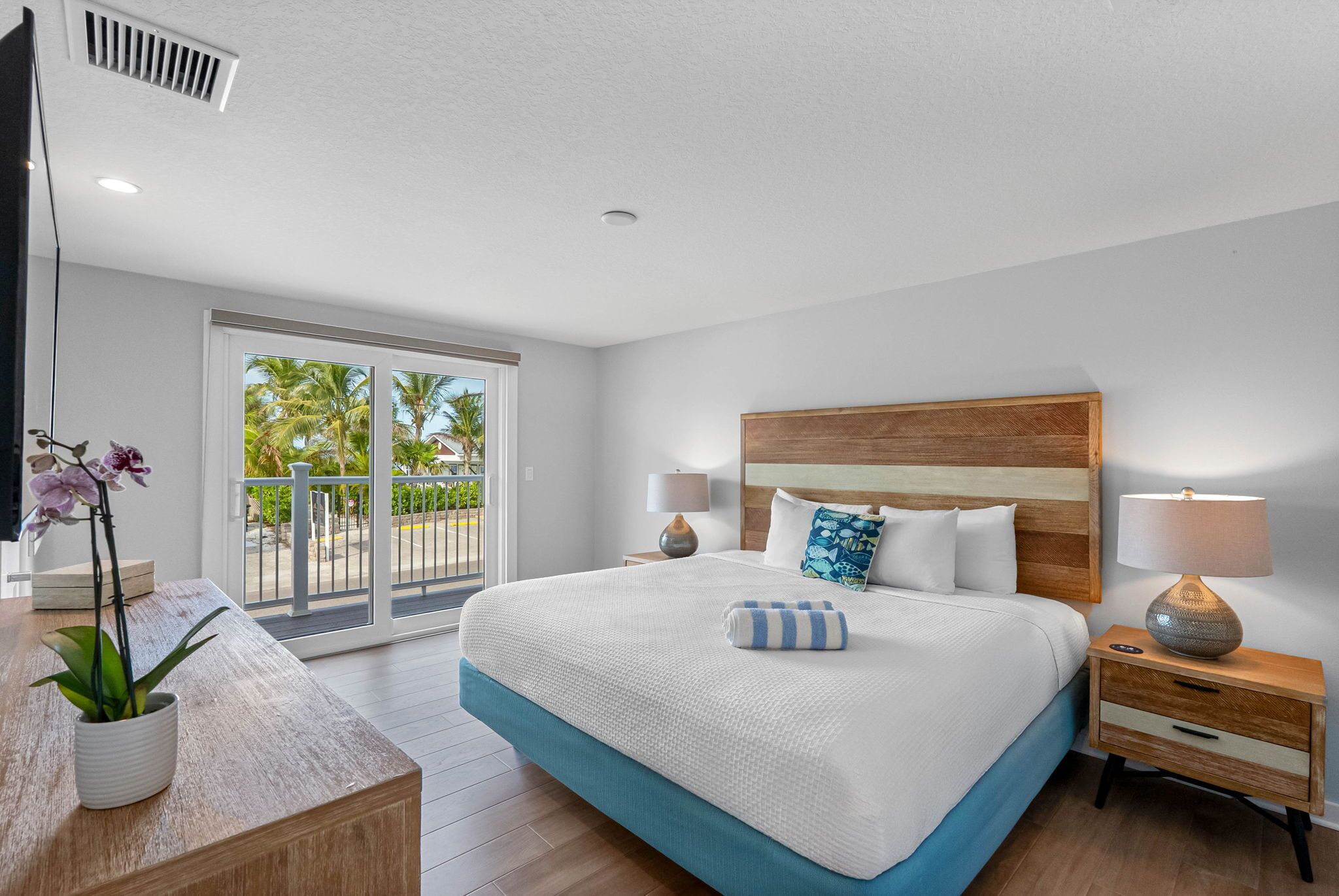 2 bedrooms, iron/ironing board, internet, bed sheets