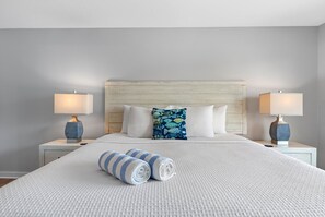 2 bedrooms, iron/ironing board, Internet, bed sheets - 2 Bedroom/2 Bath Villa (Second Level) - Unit 10 (Nokomis)