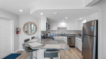 雪櫃、微波爐、焗爐、爐具