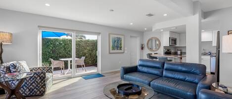 Una televisión, libros