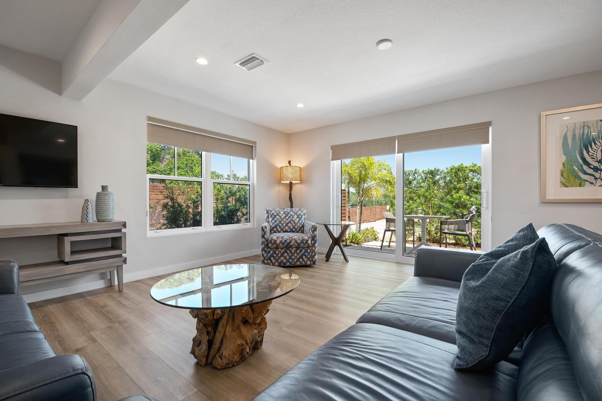 Een televisie en boeken