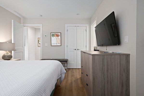1 habitación, tabla de planchar con plancha, internet y ropa de cama 
