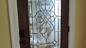 A wooden door with a decorative glass panel featuring geometric patterns. - Bright, Parkside condo with pool (Louisville)