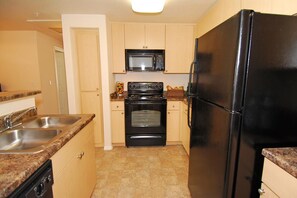 Private kitchen - Great condo in N Phoenix - Villas at Union Hills (Phoenix)