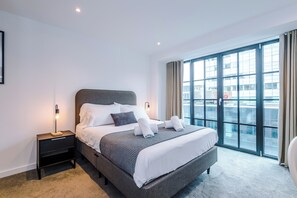 1 bedroom, premium bedding, laptop workspace, soundproofing - Hilltop Serviced Apartments - Piccadilly (Manchester)