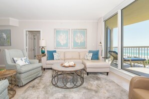Smart TV - Beachfront chic condo w/ beach service in the heart of Destin! 🌊🌅🐚 (Destin)