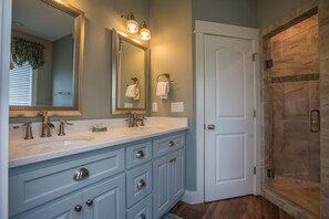 Combined shower/bathtub, towels - 5 bdrm, Gulf & Bay View Home w/Elevator & Private Pool, 5 Min walk to beach! (Cape San Blas)