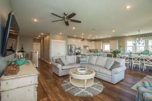Living area - 5 bdrm, Gulf & Bay View Home w/Elevator & Private Pool. (Cape San Blas)