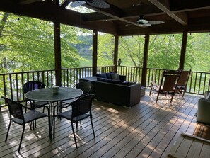 Outdoor dining - 10 Star River Front Retreat - Water Sports, Hiking, Campfires by the River (Sparta)