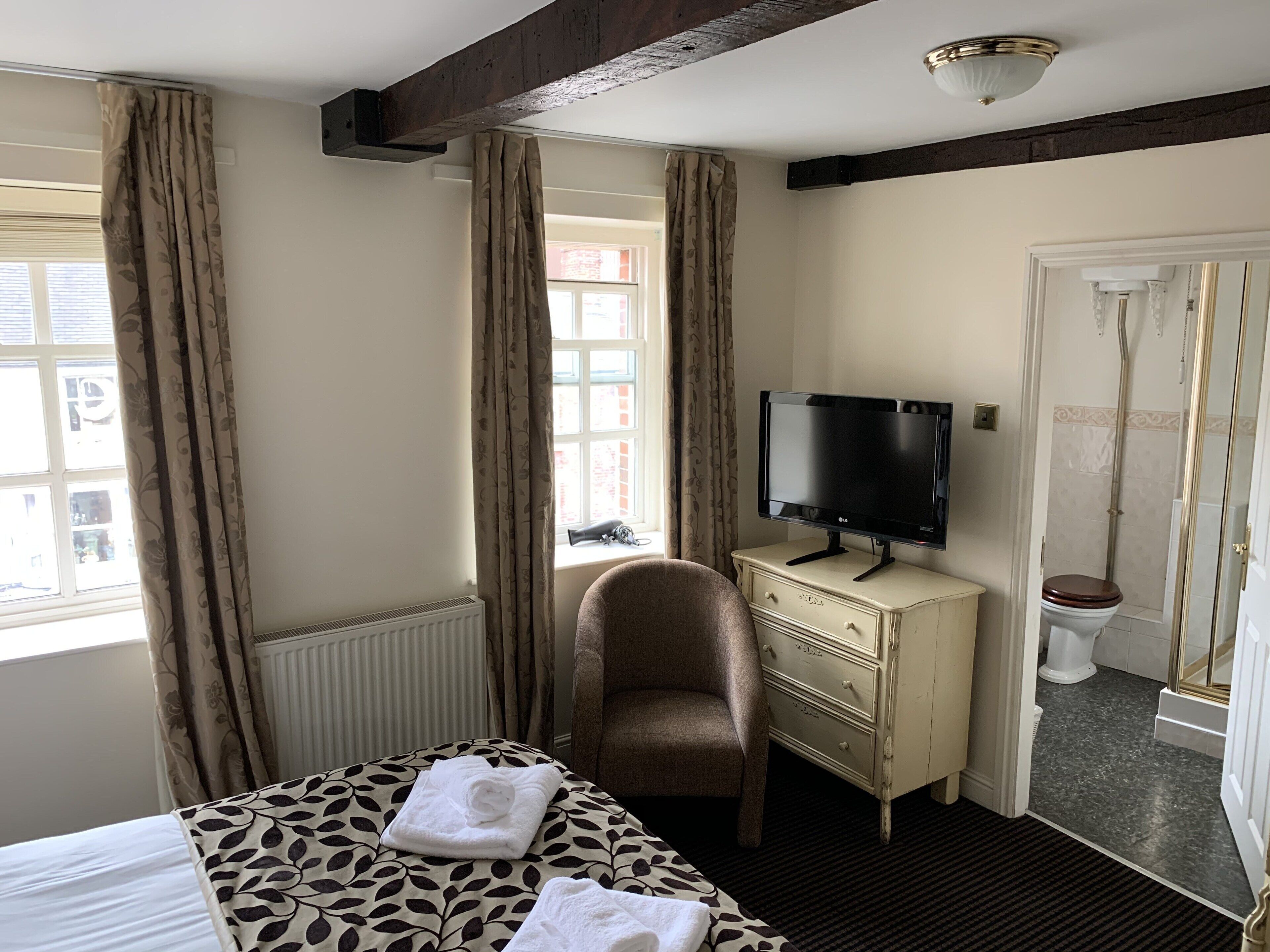 standard double room | iron/ironing board, bed sheets