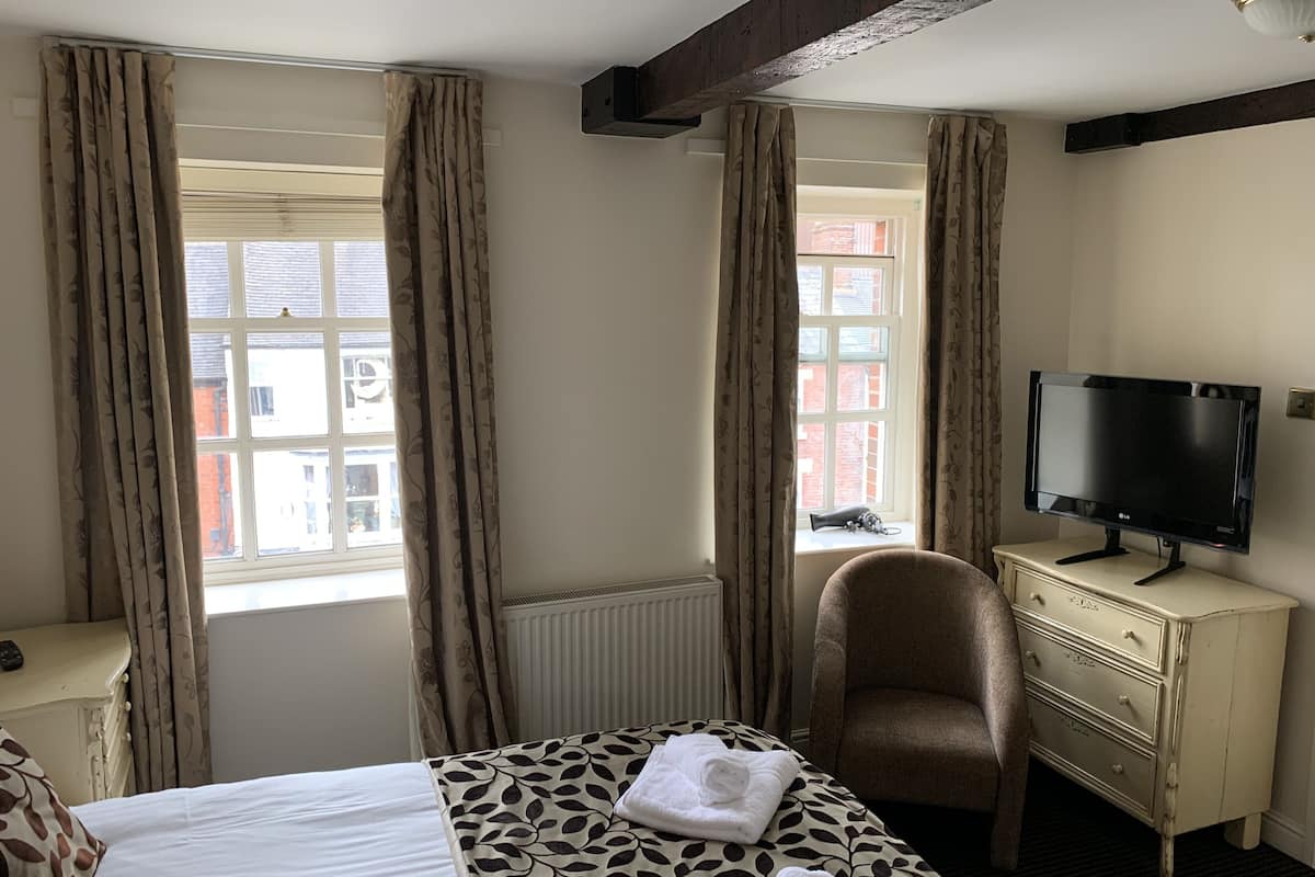 standard double room | iron/ironing board, bed sheets