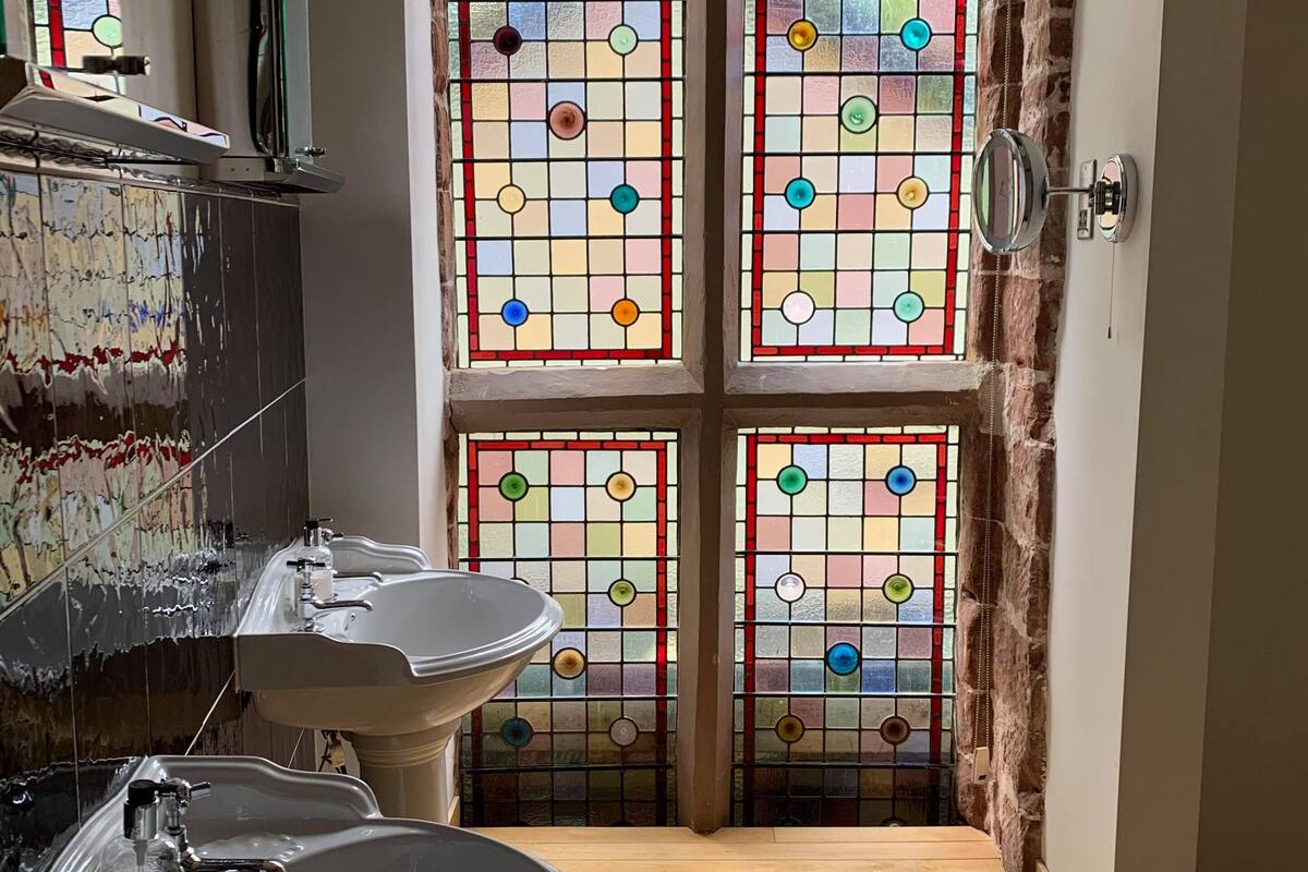 iron/ironing board, bed sheets