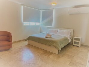 5 bedrooms, WiFi, bed sheets