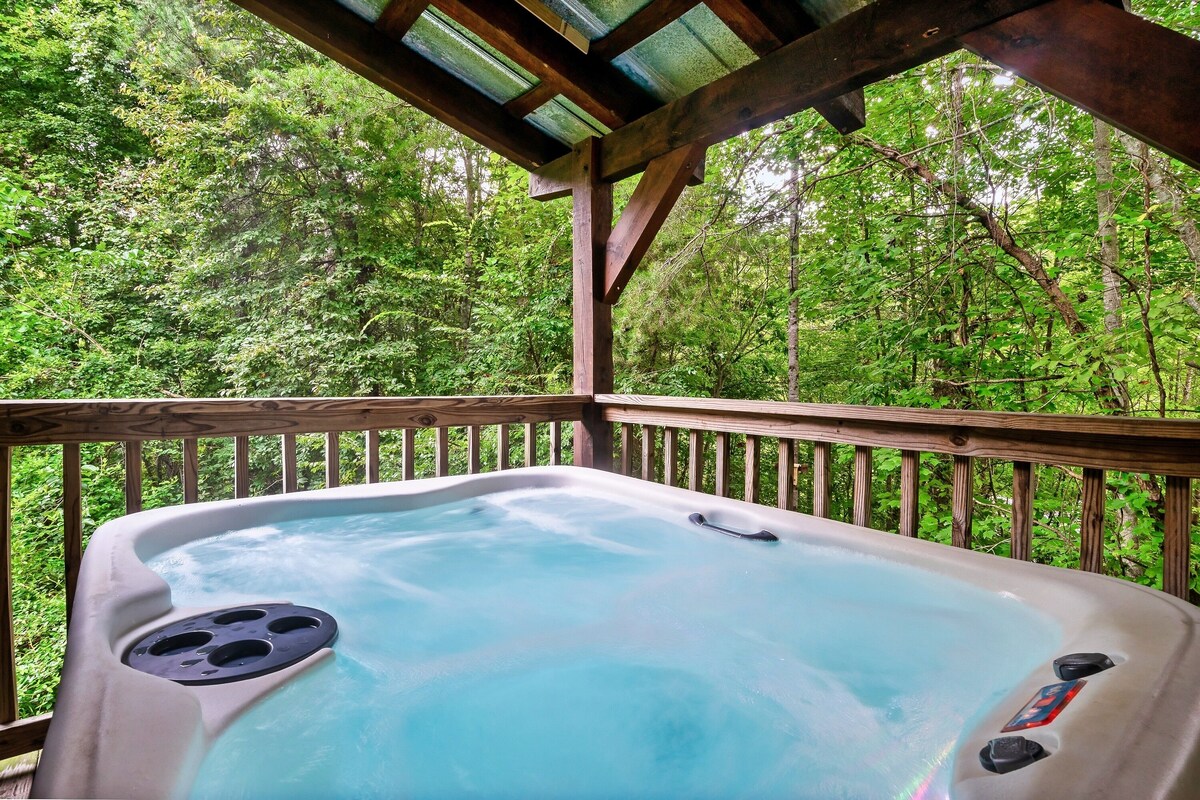 Hot Tub* 9 Miles to Great Smoky Mtn National Park