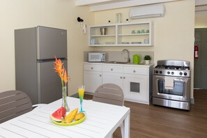 Tủ lạnh, lò vi sóng, lò nướng, bếp nấu 