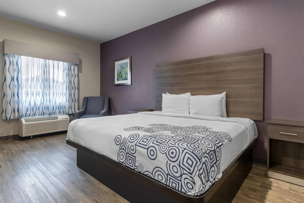 1 bedroom, desk, laptop workspace, blackout drapes