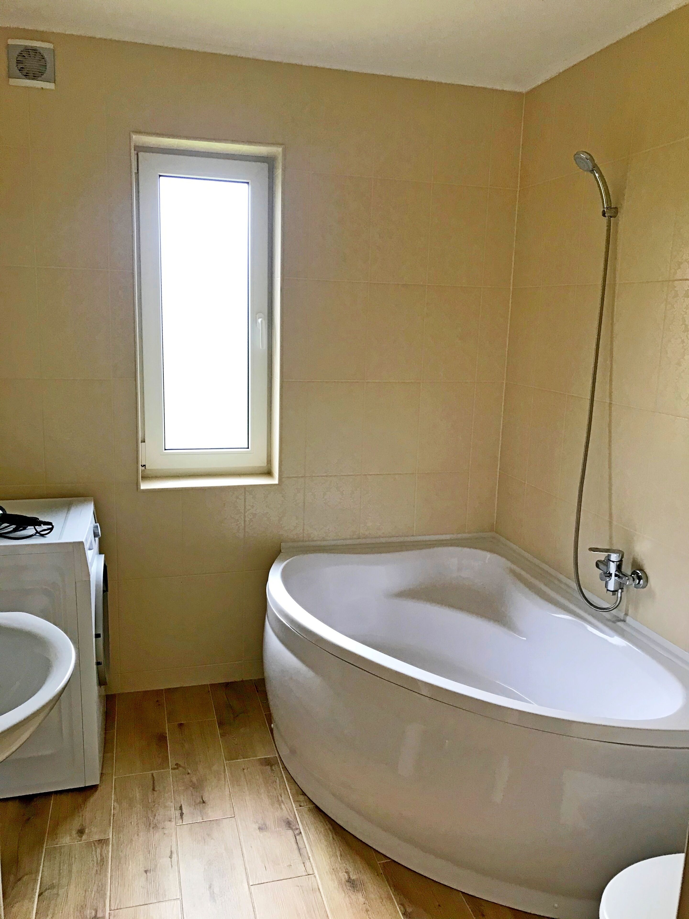 Secador de pelo, zapatillas y suelo radiante