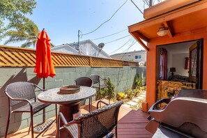 Outdoor dining - Casa by the Sea (Oxnard)