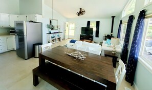 Fridge, microwave, oven, stovetop - GO JUMP IN THE LAKE at this lovely waterfront home! (Mineral)