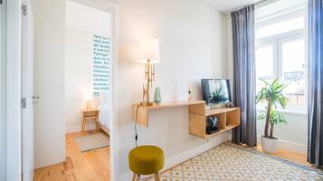 1 dormitori, escriptori, planxa i posts de planxar i Internet