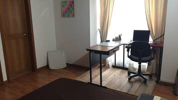 1 habitación, wifi y ropa de cama