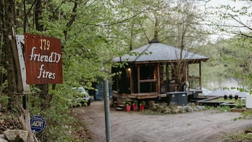 Enceinte de lâhĂ©bergement