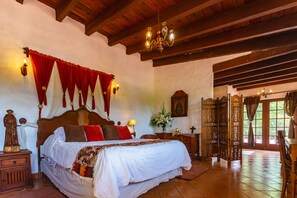 Romantic Suite, Balcony | Individually decorated, individually furnished, iron/ironing board