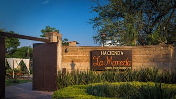 Fachada da propriedade