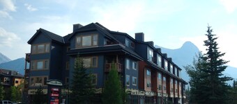 Ideal 3 Bedroom Condo for your Mountain Adventures in the Heart of Canmore!
