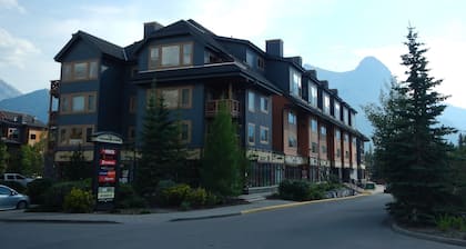Ideal 3 Bedroom Condo for your Mountain Adventures in the Heart of Canmore!