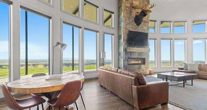 West Ultimate Retreat- 1 hr to Yellowstone- Hot tub+Theater+Pool Table+Air Hockey+Shuffleboard+GameRoom+SecretKidsRoom+GrandTetonViews