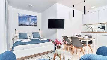 1 dormitorio, tabla de planchar con plancha, wifi y ropa de cama
