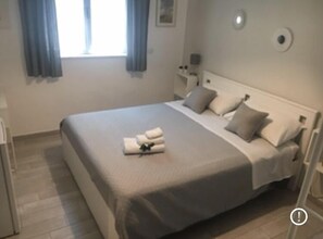 1 bedroom, desk, free WiFi, bed sheets