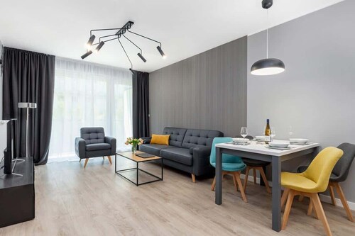 Stylish Apartment in the Center | Balcony | Parking